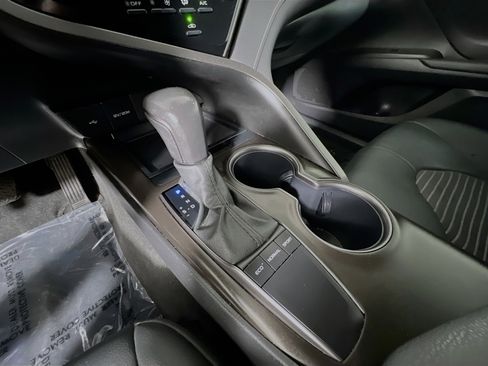 Used 2024 Toyota Camry SE image 25
