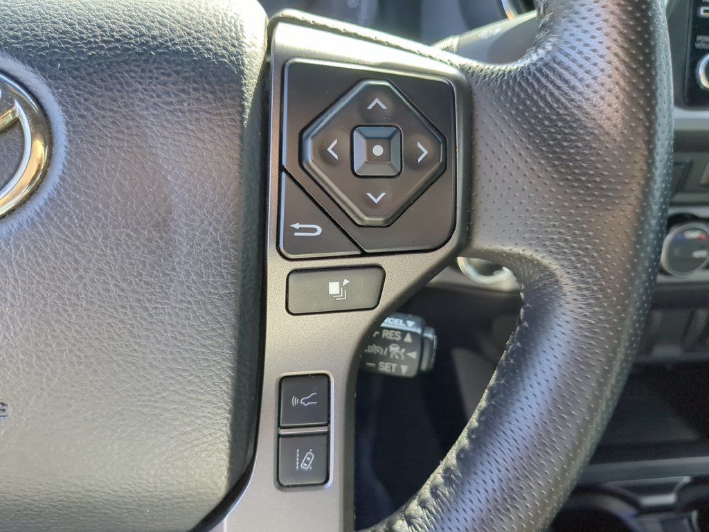 Used 2020 Toyota Tacoma TRD Off-Road w/ TRD Premium Off Road Package AWD/4WD image 29