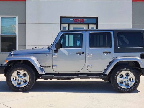 Used 2013 Jeep Wrangler Unlimited Sahara w/ Dual Top Group AWD/4WD image 3