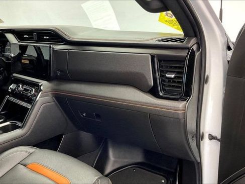 Used 2024 GMC Sierra 2500 AT4 w/ AT4 Premium Plus Package AWD/4WD image 15