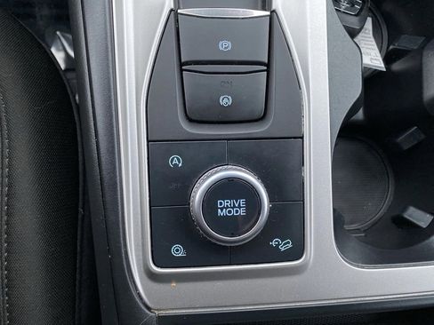 Used 2020 Ford Explorer XLT image 23