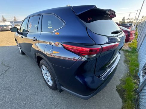 Used 2022 Toyota Highlander LE image 4