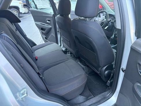 Used 2018 Chevrolet Trax LS AWD/4WD image 14