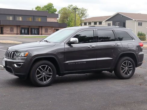 Used 2017 Jeep Grand Cherokee Limited w/ Trailer Tow Group IV AWD/4WD image 10