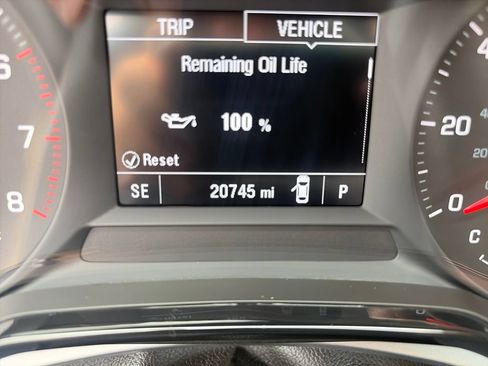 Used 2025 Chevrolet Trax LS w/ LS Convenience Package FWD image 17