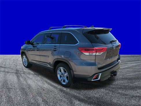 Used 2017 Toyota Highlander Limited image 6