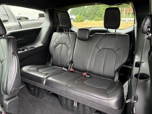 Used 2026 Chrysler Pacifica Select FWD image 15