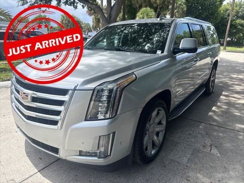 Used 2018 Cadillac Escalade ESV Luxury RWD image 1