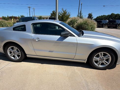 Used 2013 Ford Mustang Coupe RWD image 7