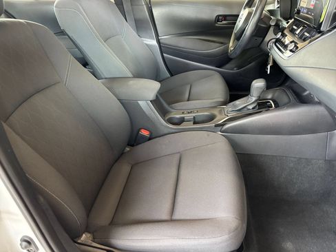 Used 2025 Toyota Corolla LE FWD image 33