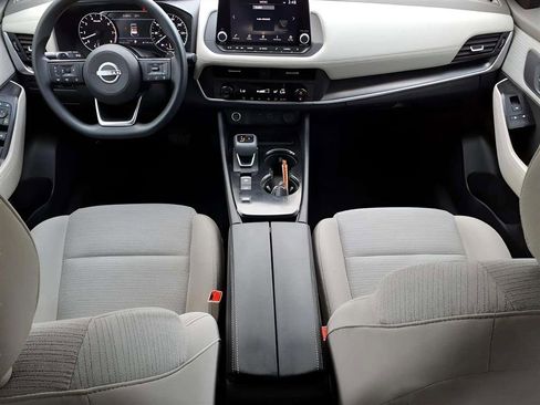 Used 2023 Nissan Rogue SV image 10