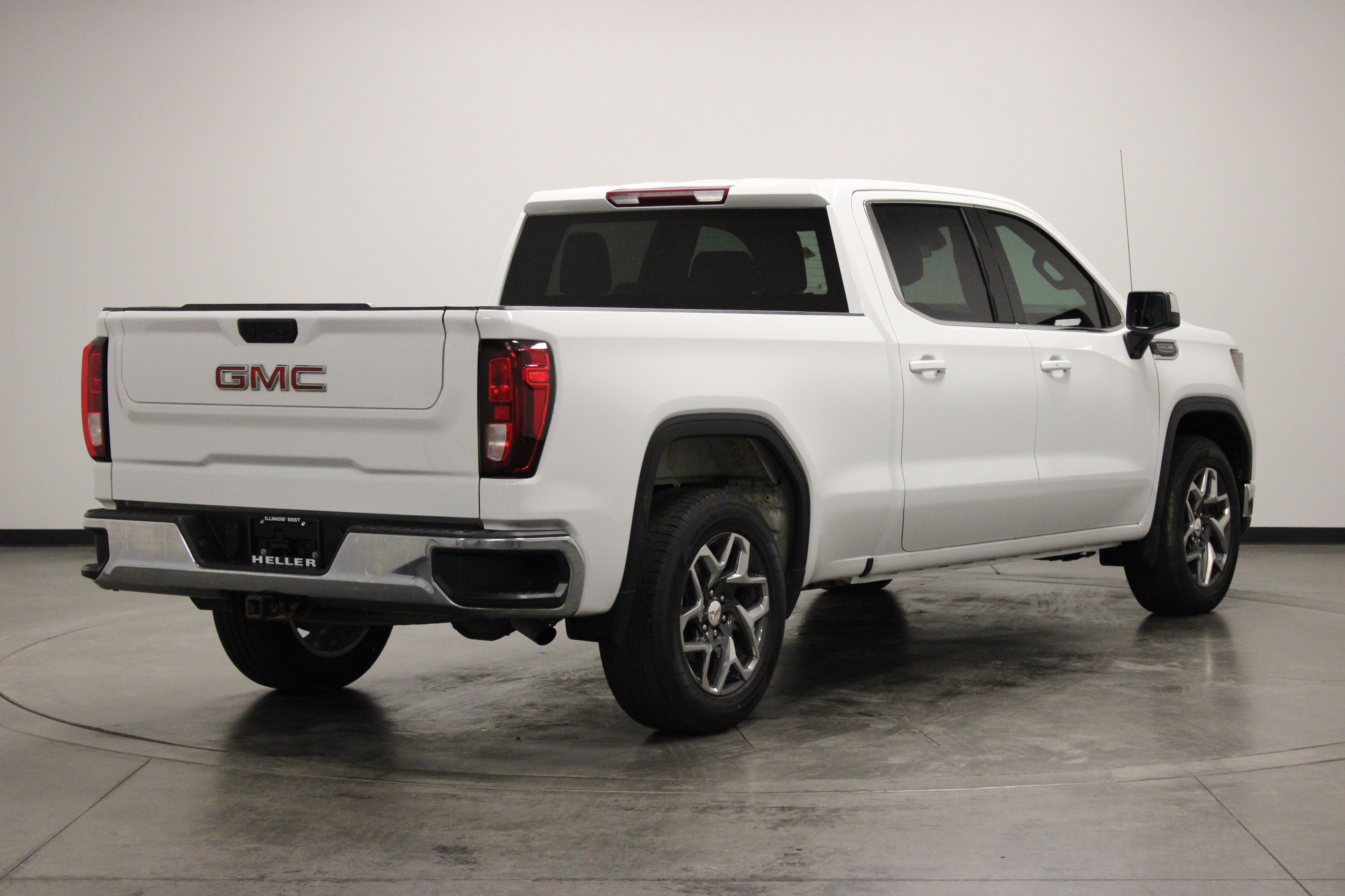Used 2023 GMC Sierra 1500 SLE w/ Max Trailering Package AWD/4WD image 8
