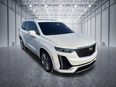 Used 2023 Cadillac XT6 Premium Luxury w/ Technology Package FWD image 7