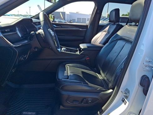 Used 2023 Jeep Grand Cherokee Overland AWD/4WD image 14
