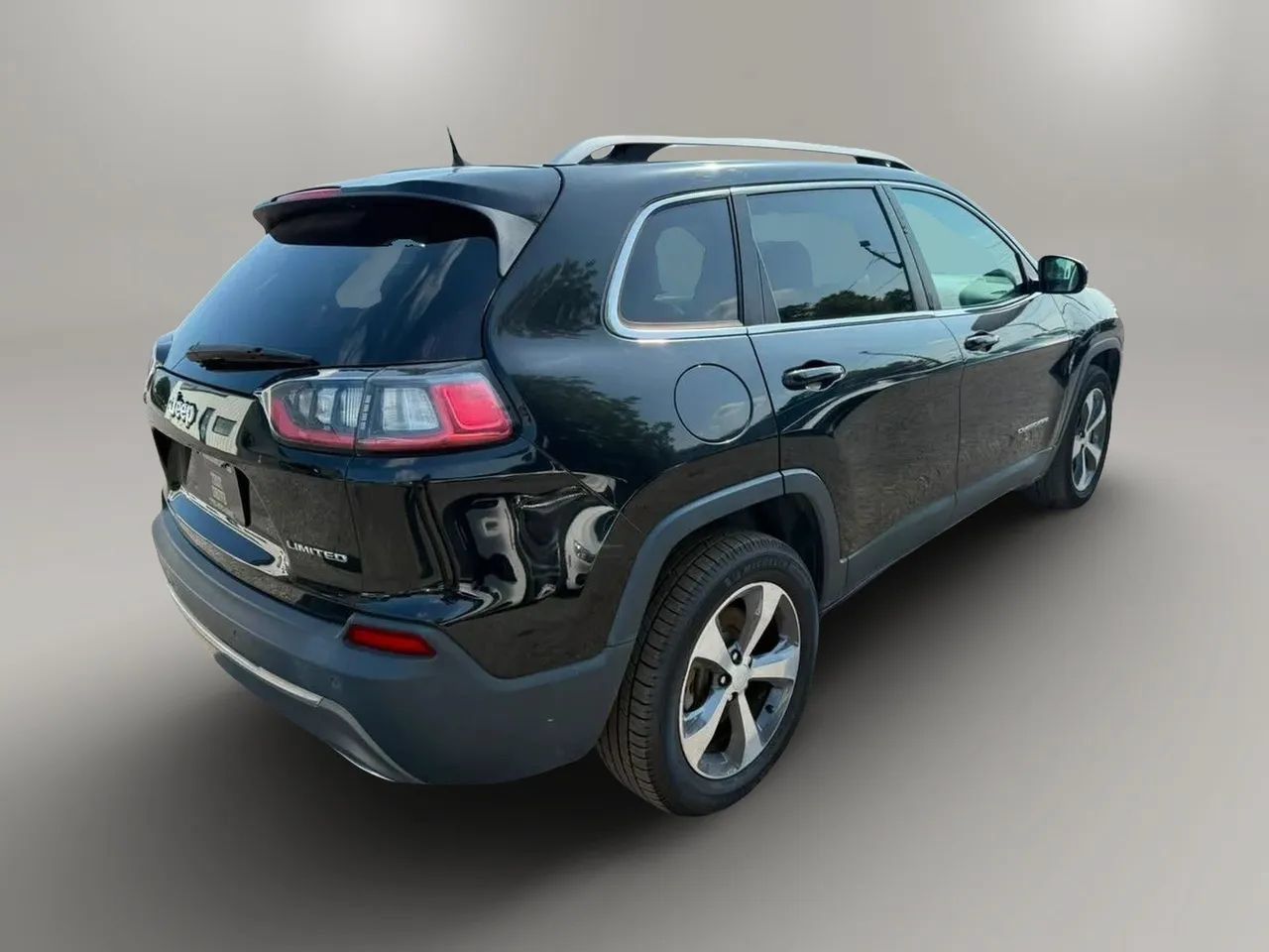 Used 2019 Jeep Cherokee Limited w/ Luxury Group AWD/4WD image 8