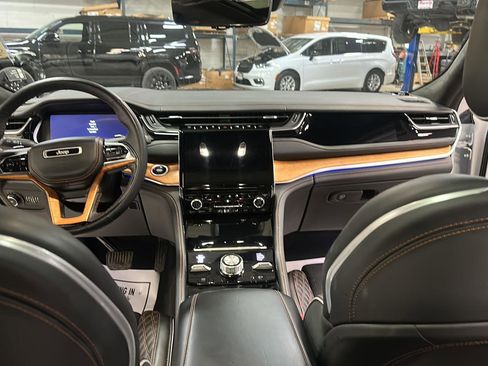 Used 2023 Jeep Grand Cherokee L Summit image 28