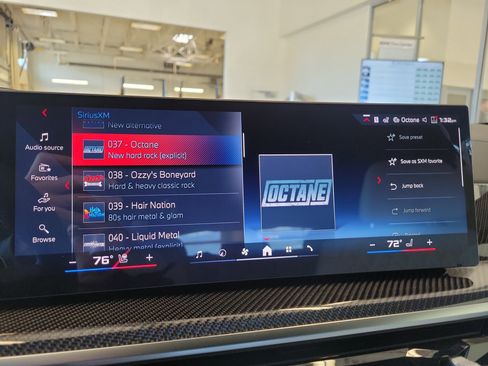 New 2026 BMW X6 M60i w/ Climate Comfort Package image 23