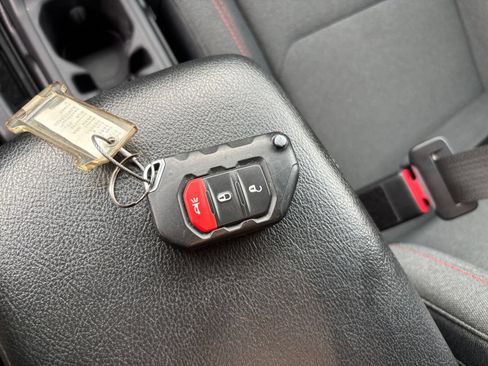 Used 2025 Jeep Wrangler Unlimited Rubicon AWD/4WD image 21