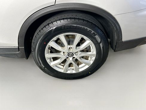 Used 2017 Nissan Rogue SV FWD image 11