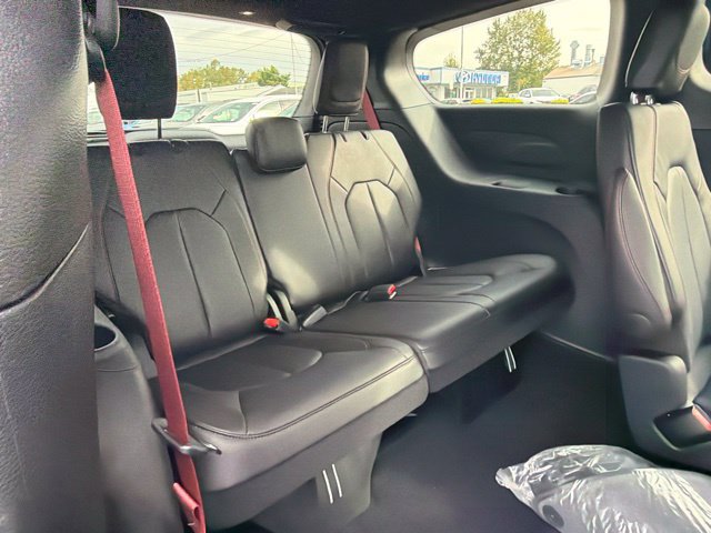New 2027 Chrysler Pacifica Select AWD/4WD image 14
