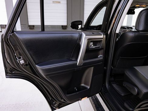 Used 2021 Toyota 4Runner SR5 Premium image 30