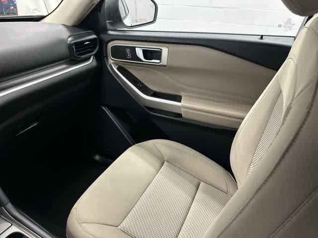Used 2023 Ford Explorer XLT AWD/4WD image 13