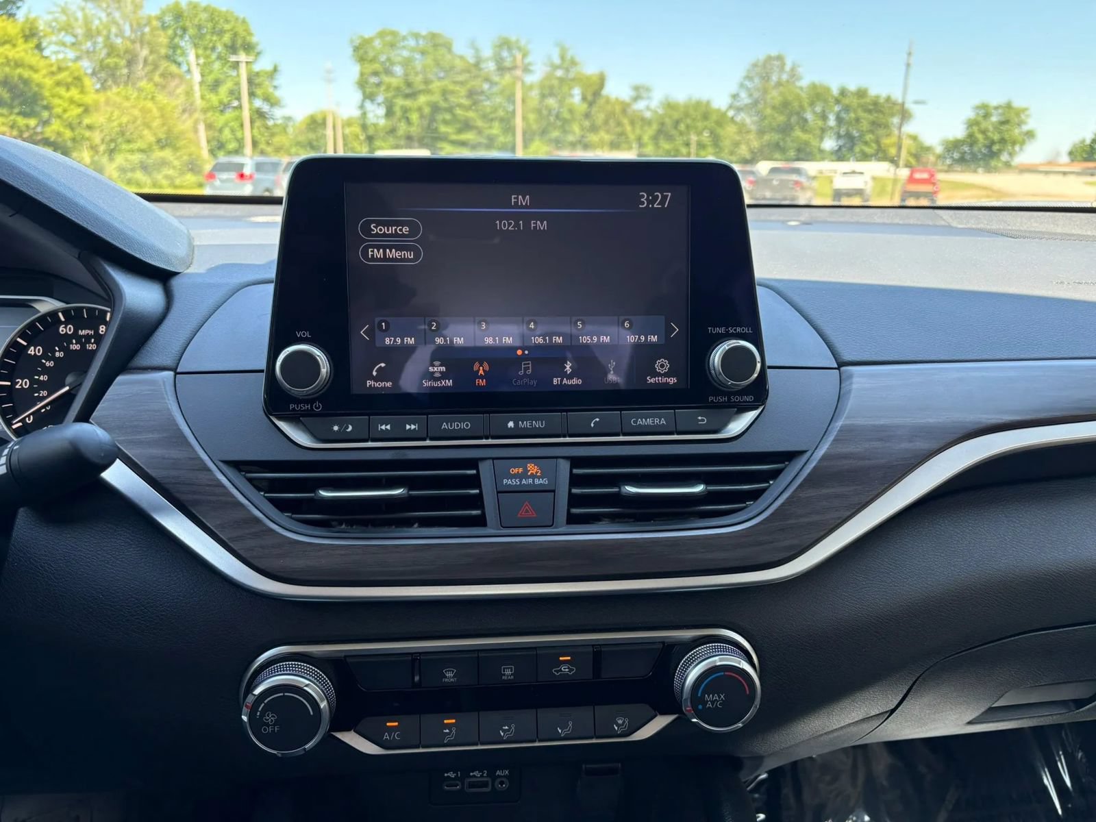 Used 2025 Nissan Altima 2.5 SV FWD image 13