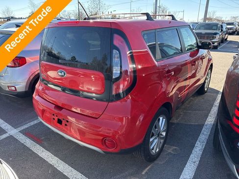 Used 2019 Kia Soul + image 3