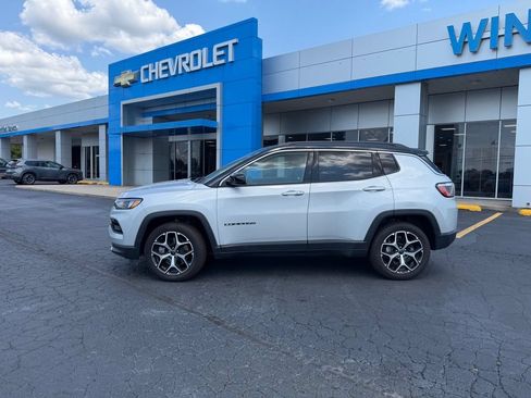 Used 2025 Jeep Compass Limited AWD/4WD image 2
