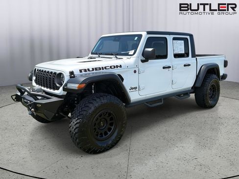 Used 2024 Jeep Gladiator Rubicon w/ Convenience Group AWD/4WD image 2