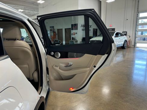 Used 2020 Mercedes-Benz GLC 300 image 37