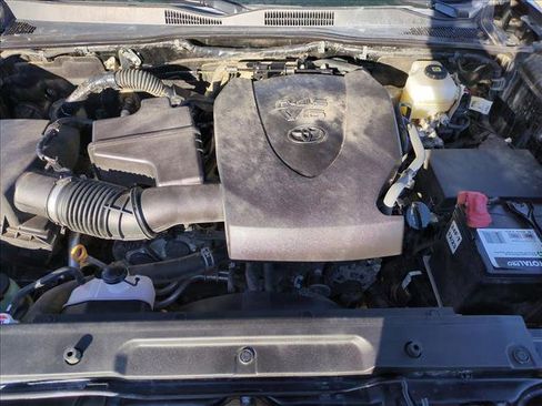 Used 2021 Toyota Tacoma TRD Off-Road image 21