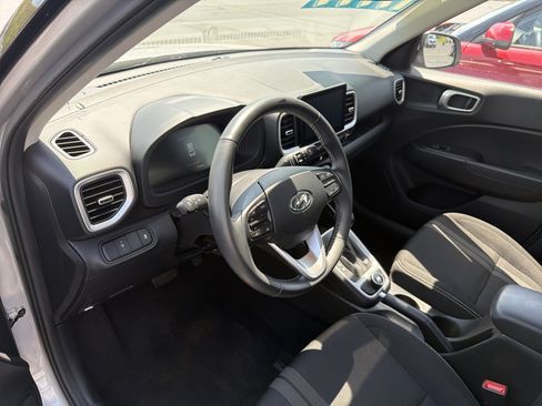 Used 2025 Hyundai Venue SEL FWD image 43