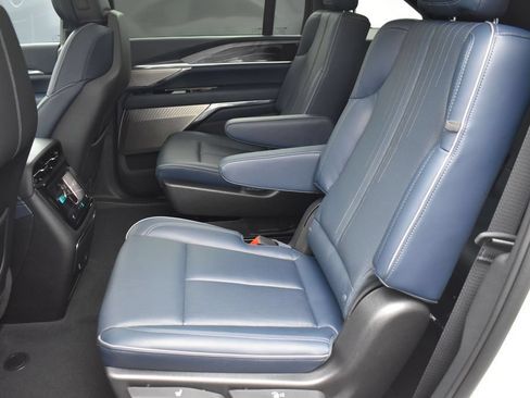 Used 2025 Cadillac Escalade IQ Luxury 2 AWD/4WD image 26