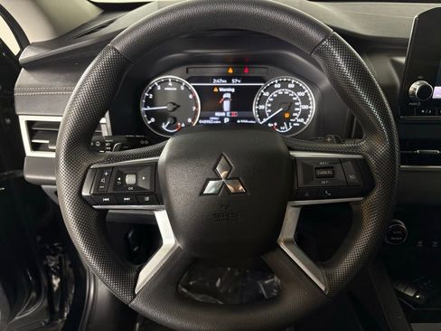Used 2022 Mitsubishi Outlander ES image 18