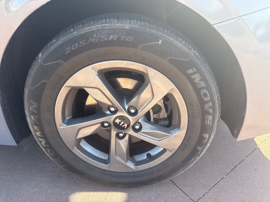 Used 2021 Kia K5 LXS FWD image 6