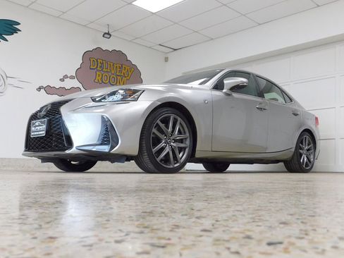 Used 2018 Lexus IS 300 F Sport w/ F Sport Package image 7