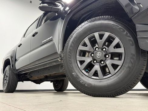 Used 2023 Toyota Tacoma SR5 w/ Technology Package RWD image 3