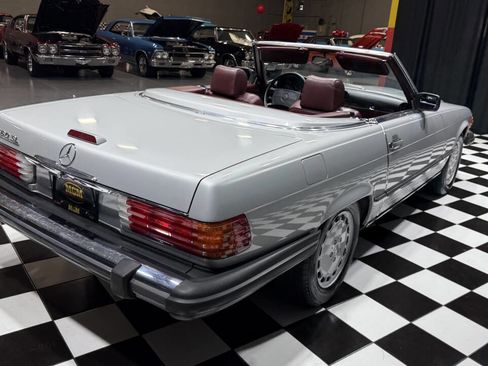 Used 1988 Mercedes-Benz 560 SL image 12