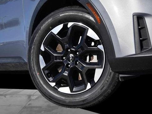 Used 2024 Kia Sorento S image 3