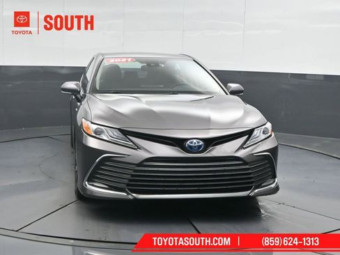 Used 2021 Toyota Camry XLE image 5