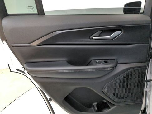 Used 2024 Jeep Grand Cherokee Altitude image 29