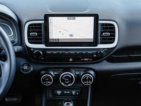 Certified 2024 Hyundai Venue Limited image 13