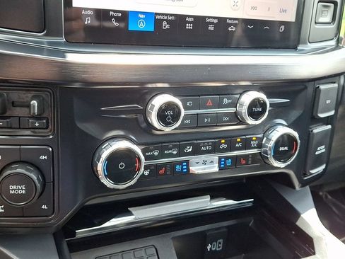 Used 2025 Ford F250 Lariat AWD/4WD image 15