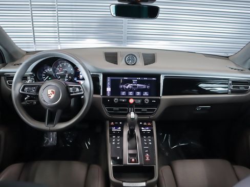 Used 2025 Porsche Macan image 14