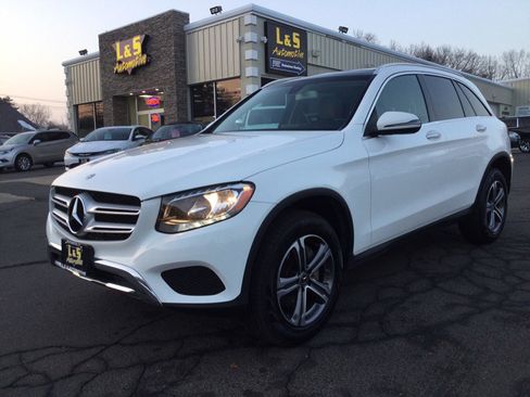 Used 2019 Mercedes-Benz GLC 300 4MATIC image 1