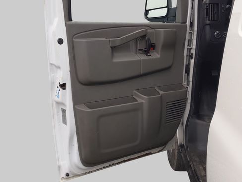 Used 2019 Chevrolet Express 3500 Extended w/ Driver Convenience Package RWD image 15