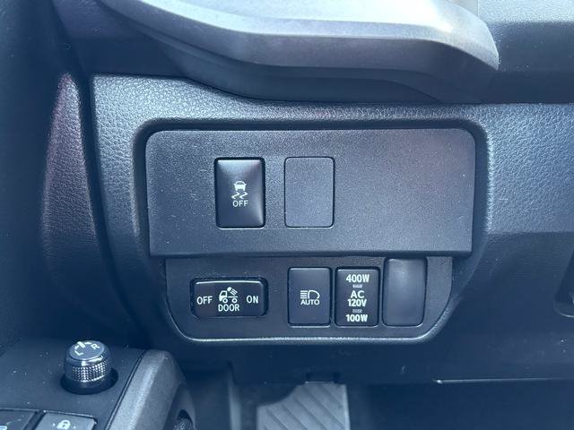 Used 2022 Toyota Tacoma TRD Off-Road AWD/4WD image 28