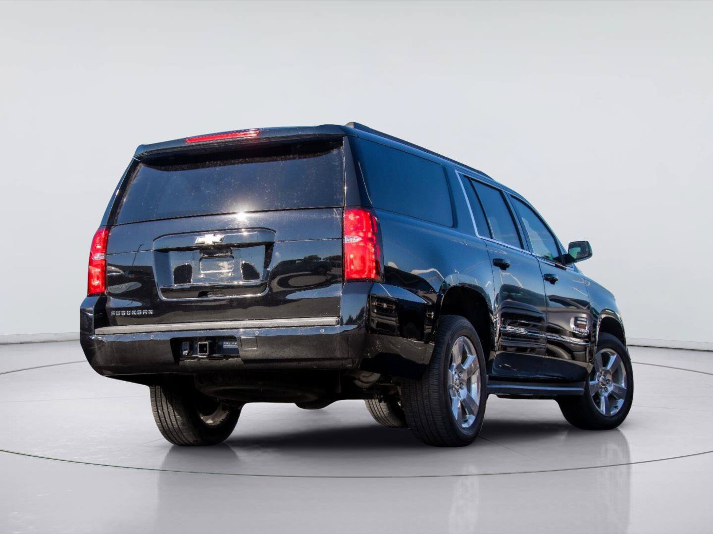 Used 2018 Chevrolet Suburban LS w/ All-Season Package AWD/4WD image 3