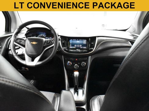 Used 2020 Chevrolet Trax LT w/ Sun & Sound Package FWD image 2